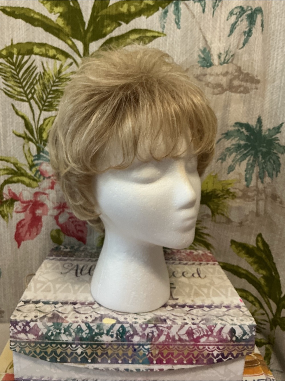 Paula YOUNG wig pixie cut model A2182 beautiful style just shake before you wear - Picture 4 of 12